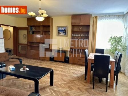 Тристаен, 86m²