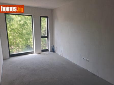 Тристаен, 132m²