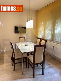 Тристаен, 97m²