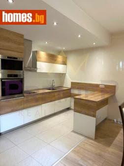 Тристаен, 97m²