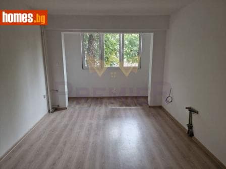 Тристаен, 60m²