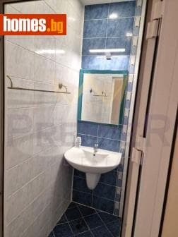 Тристаен, 60m²