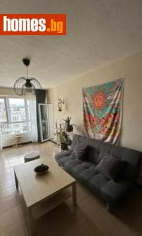 Тристаен, 90m²