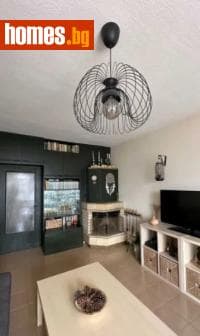 Тристаен, 90m²