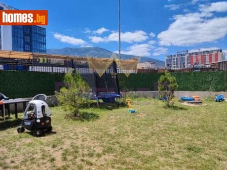 Тристаен, 82m²