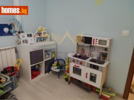 Тристаен, 82m²