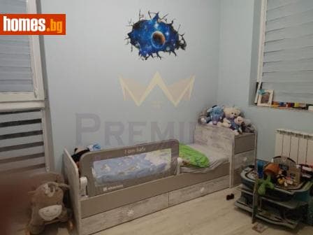 Тристаен, 82m²