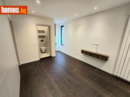 Тристаен, 187m²
