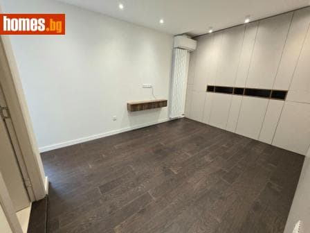 Тристаен, 187m²