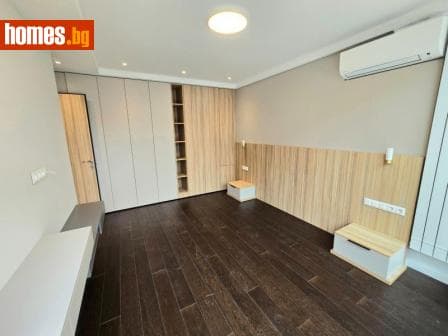 Тристаен, 187m²