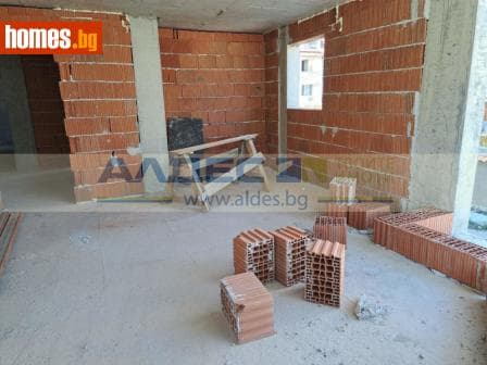 Тристаен, 106m²