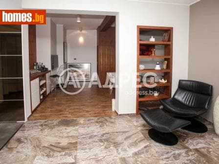 Тристаен, 118m²
