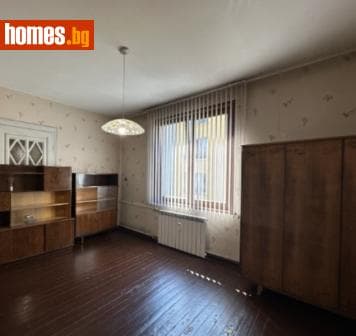 Тристаен, 92m²
