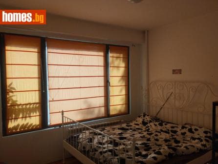 Тристаен, 60m²