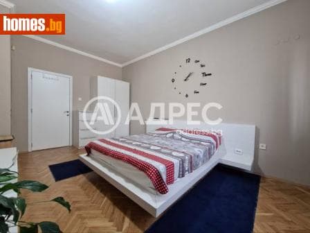 Тристаен, 82m²