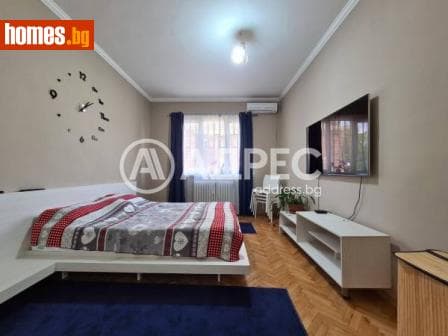 Тристаен, 82m²