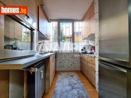 Тристаен, 82m²