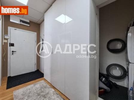 Тристаен, 82m²