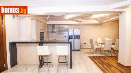 Тристаен, 136m²