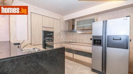Тристаен, 136m²