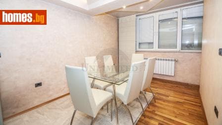 Тристаен, 136m²
