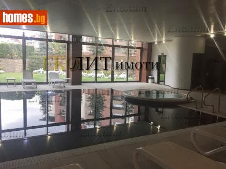 Тристаен, 128m²