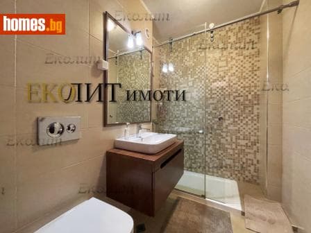 Тристаен, 128m²