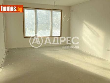Тристаен, 96m²
