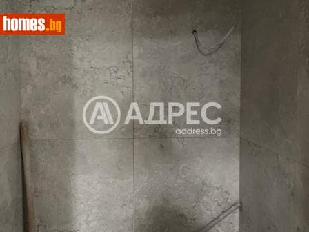 Тристаен, 96m²
