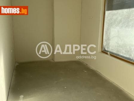 Тристаен, 96m²