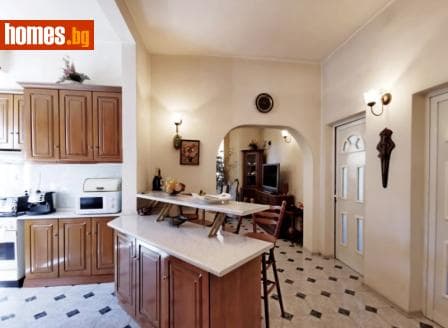 Тристаен, 117m²