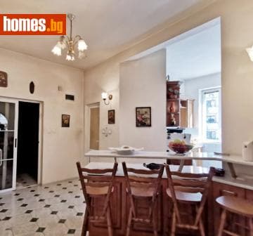Тристаен, 117m²
