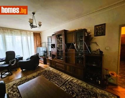 Тристаен, 104m²