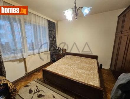 Тристаен, 104m²