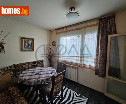 Тристаен, 104m²