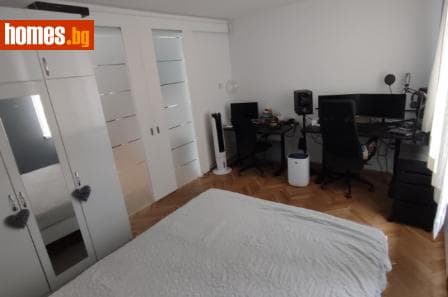 Тристаен, 78m²