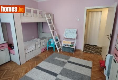 Тристаен, 78m²