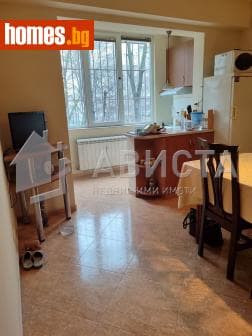 Тристаен, 84m²