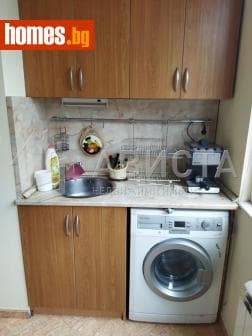 Тристаен, 84m²