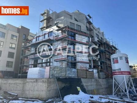 Тристаен, 90m²