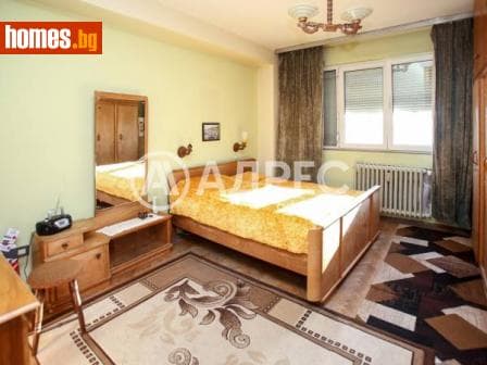 Тристаен, 88m²
