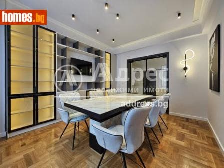 Тристаен, 80m²