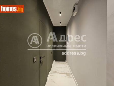 Тристаен, 80m²