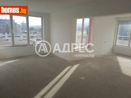 Тристаен, 184m²