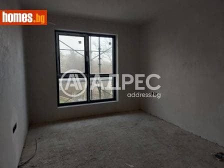 Тристаен, 96m²