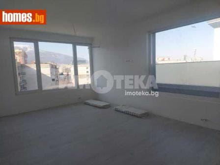 Тристаен, 94m²