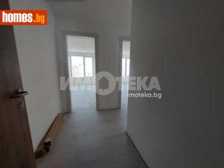 Тристаен, 94m²
