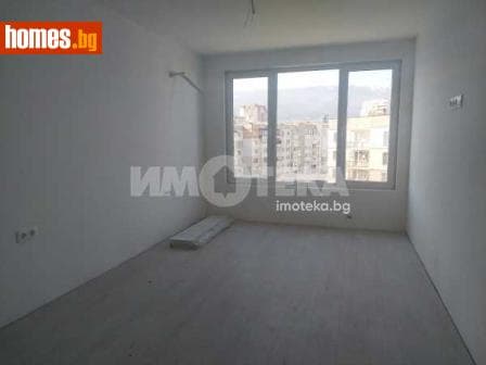 Тристаен, 94m²