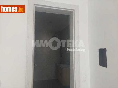 Тристаен, 94m²