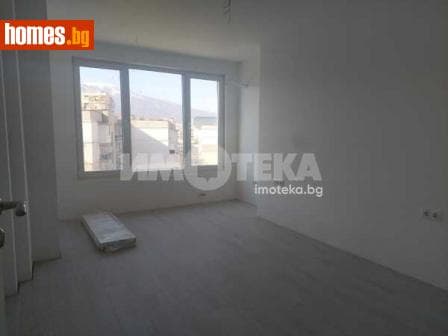 Тристаен, 94m²
